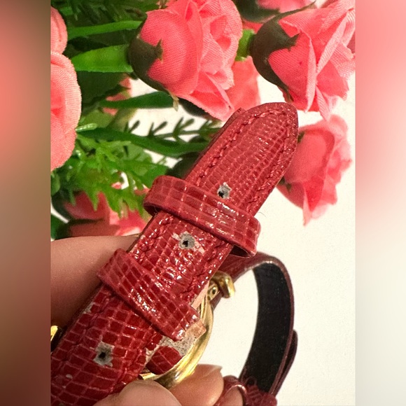 🔥🌟 AUTHENTIC 🌟🔥 FENDI Watch 640L 23mm Women's
Whites X Reds (PRE OWNED) - Picture 7 of 12